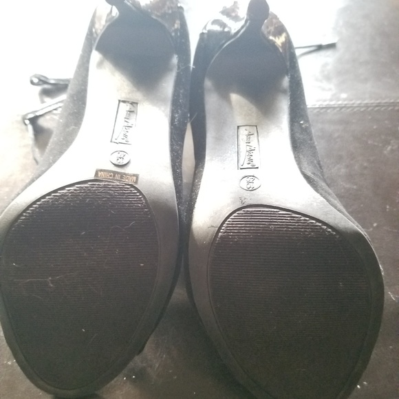 Black Suede lace up heels - Picture 4 of 4